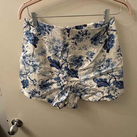 Unique Zara shorts - Picture 2 of 3